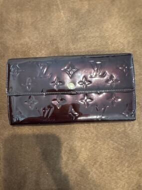 Louis Vuitton Monogram Vernis Sarah Wallet Amarante